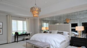 آیینه کاری در اتاق خواب